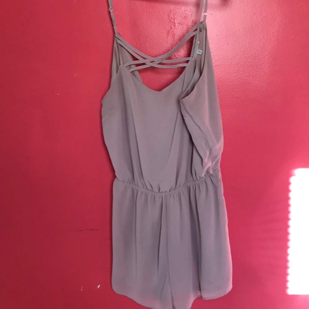 Women’s deep back sleeveless romper one wear